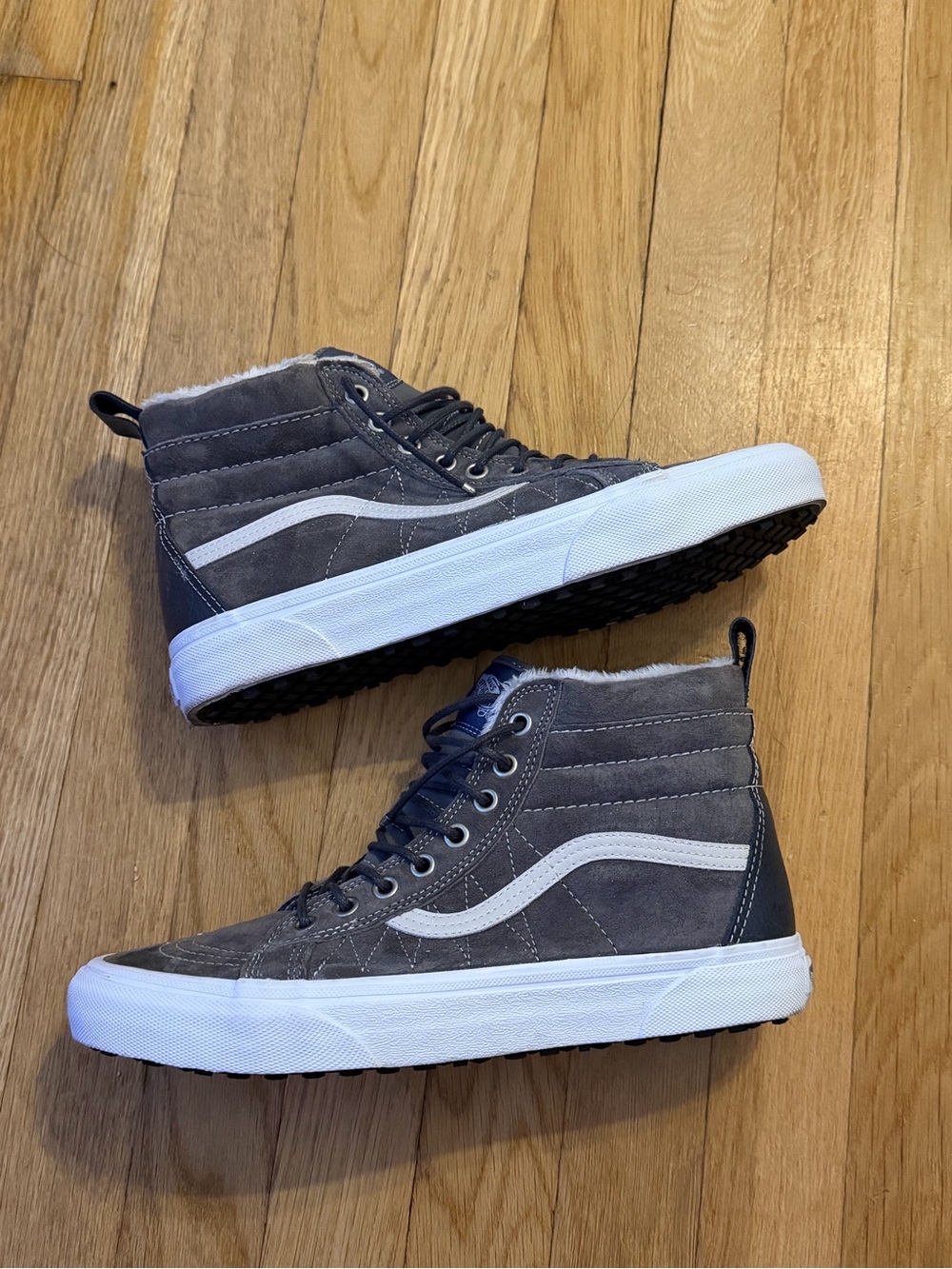 VANS Sk8-Hi MTE Gray/White Sherpa Lined Lace-Up High Top Athletic Sneakers